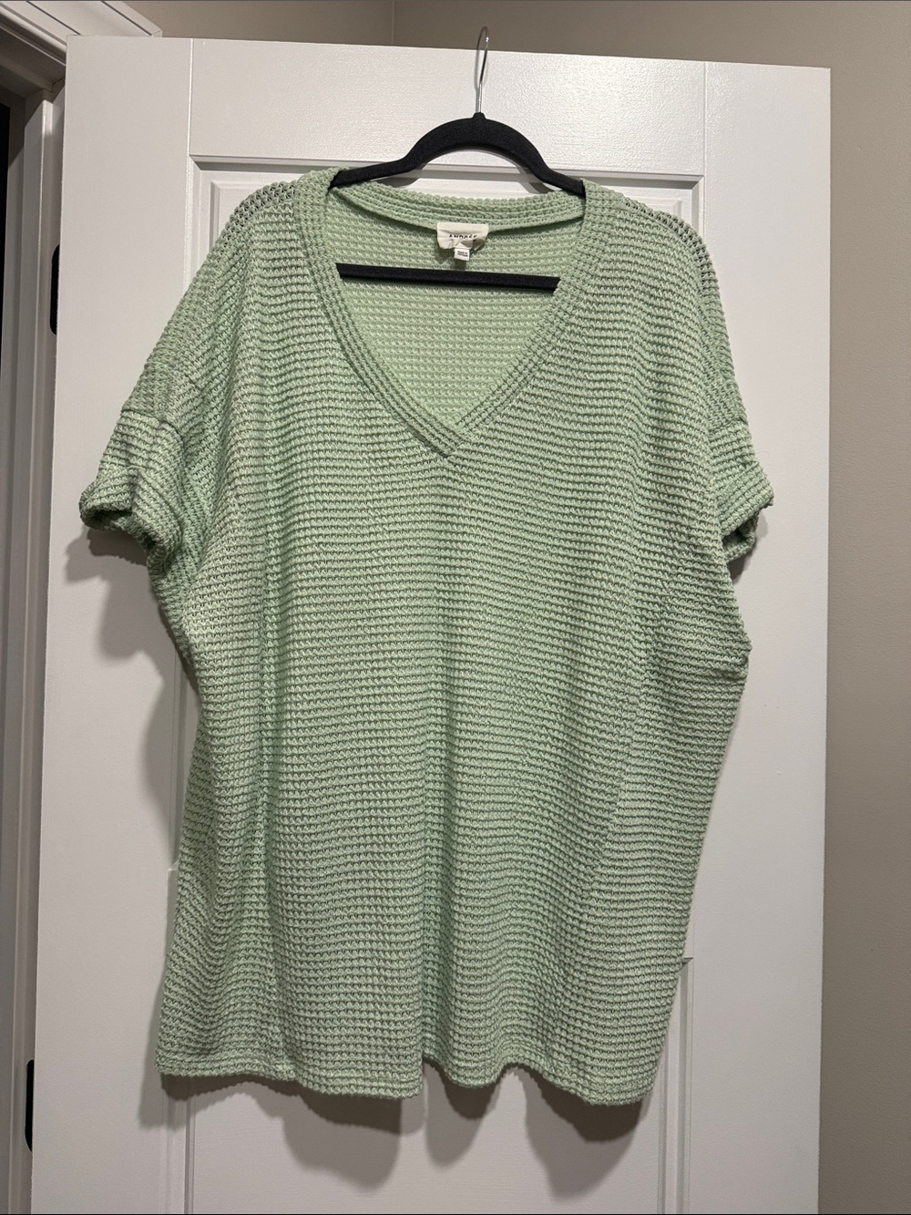 ANDREE BY UNIT Mint Green V-Neck Short Sleeve Knit Top